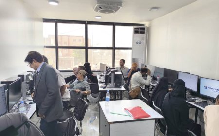 مدير عام التغذية المدرسية بوزارة التربية يدشن الدورة التدريبية في قيادة الحاسوب بعدن