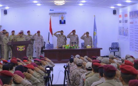 وزير الدفاع يجتمع برئاسة الأركان والهيئات والدوائر والدفعة 17 قيادة وأركان