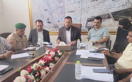 وكيلا عدن "شيخ" و"الكاف" يثمنان دور سلطة المنصورة بتفعيل الإيرادات واهتمامها بالخدمات والبنى التحتية