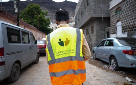 مؤسسة أولاد الصغير التنموية تتدخل لرفع مخلفات المنخفض الجوي بعدن