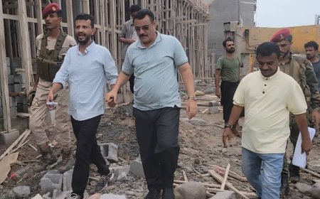 مدير عام المنصورة يتفقد أعمال المرحلة الثانية لمشروع بناء صالة لنادي أهلي عدن