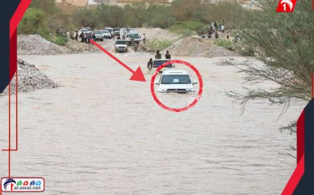 شاهد بالصور كيف كادت السيول تجرف محافظ حضرموت وموكبه