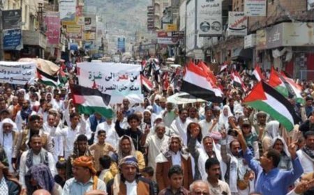 تظاهرة حاشدة في تعز تندد بالانتهاكات الإسرائيلية في قطاع غزة