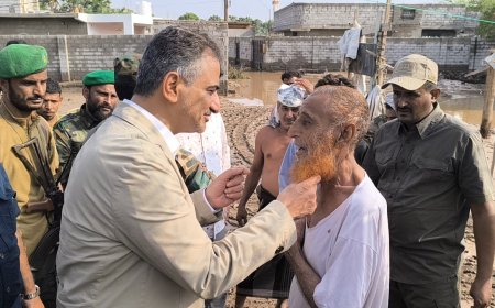 محافظ عدن يتفقد متضرري سيول الحسوة ويؤكد تقديم مساعدات عاجلة