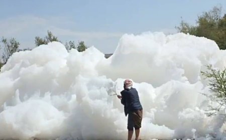 صنعاء..ظهور مادة بيضاء تشبه السحب على الأرض شمالها