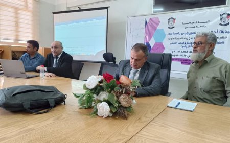 رئيس جامعة عدن يشهد اختتام الدورة التدريبية في الذكاء الاصطناعي بكلية الصيدلة 