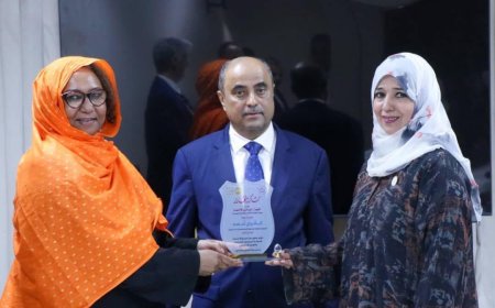 على هامش الاحتفال باليوم الوطني للسكان وبحضور رئيس الوزراء.. الجهاز المركزي للإحصاء يكرّم الممثل المقيم لصندوق الأمم المتحدة للسكان بانتهاء فترة عملها