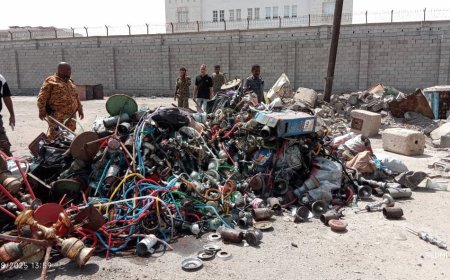 السلطة المحلية بخور مكسر تنفذ حملة لضبط المخالفات في كورنيش ساحل أبين