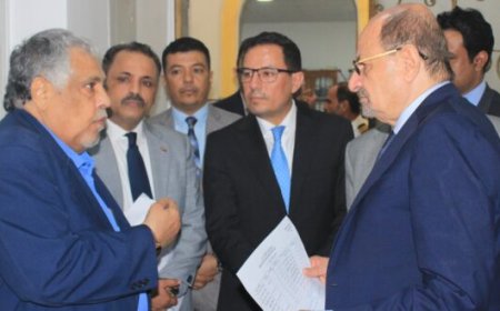 وزير الخارجية يعود إلى عدن بعد مشاركته في أعمال الدورة الاستثنائية لمجلس وزراء خارجية