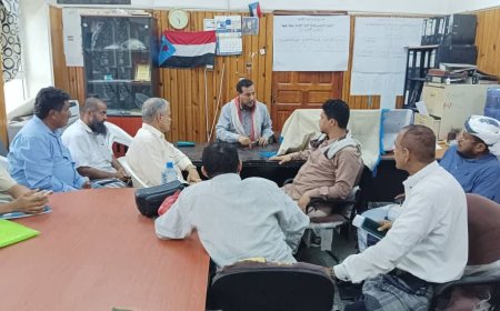 تحت إشراف وكيل العاصمة لشؤون المديريات..انعقاد دائم للجنة الطوارئ في البريقة وجهود مستمرة للحد من آثار المنخفض الجوي وتداعياته