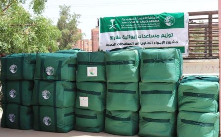 توزيع مساعدات إيوائية طارئة للمتضررين من الأمطار والسيول في عدن بدعم سعودي