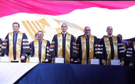 وزير النقل يشارك في حفل تخرج دفعة جديدة من طلبة البكالوريوس بالأكاديمية العربية بفرع العلمين