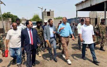 وكيلا محافظة عدن يطلعان على سير العمل في منشأة "البورينج" التابعة لمؤسسة مياه عدن