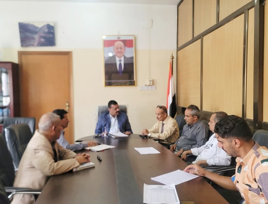 اجتماع لمناقشة وبحث سبل تعزيز التعاون المشترك لتنفيذ الخطط التنموية في المحافظة