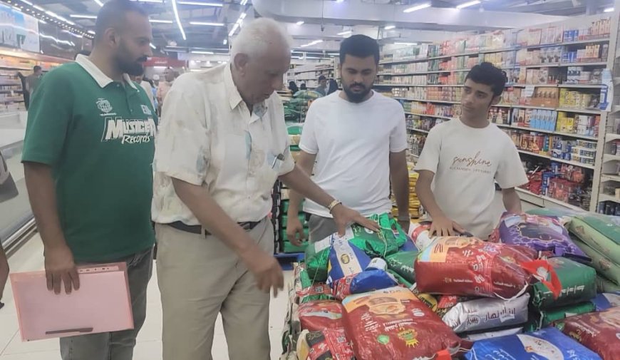 والذي أسفرت اليوم عن إغلاق ( 2 ) من المراكز الإستهلاكية الكبيرة بالمديرية..مدير عام المنصورة يؤكد على إستمرار حملة الرقابة وضبط أسعار المواد الغذائية