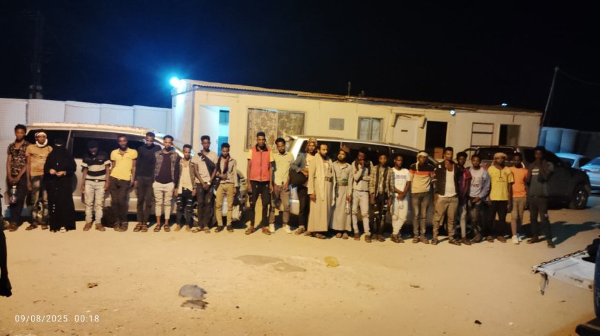 شرطة مديرية شحن تضبط شخصين يمنيين يقومون بنقل المهاجرين غير الشرعيين من مأرب إلى محافظة المهرة