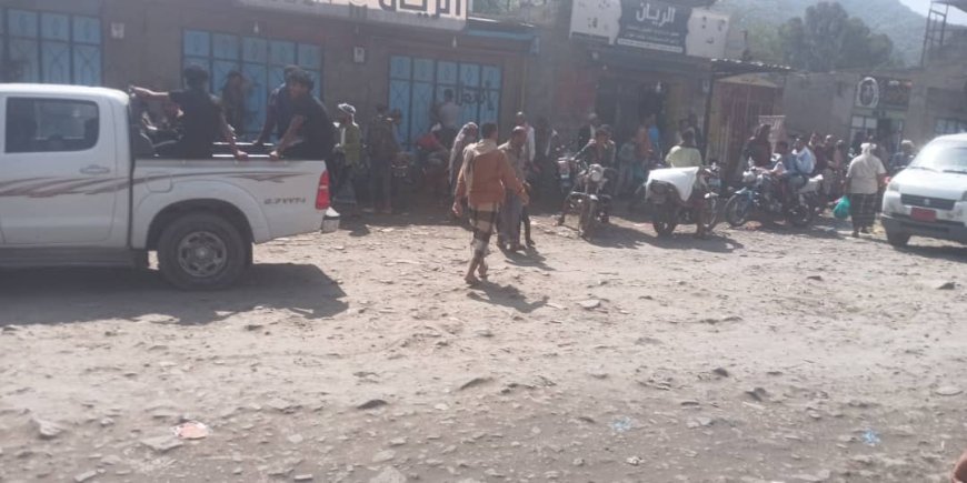 تعز..شباب وادي مكسب يغلقون محلات سوق مفرق جبل حبشي لليوم الثالث على التوالي