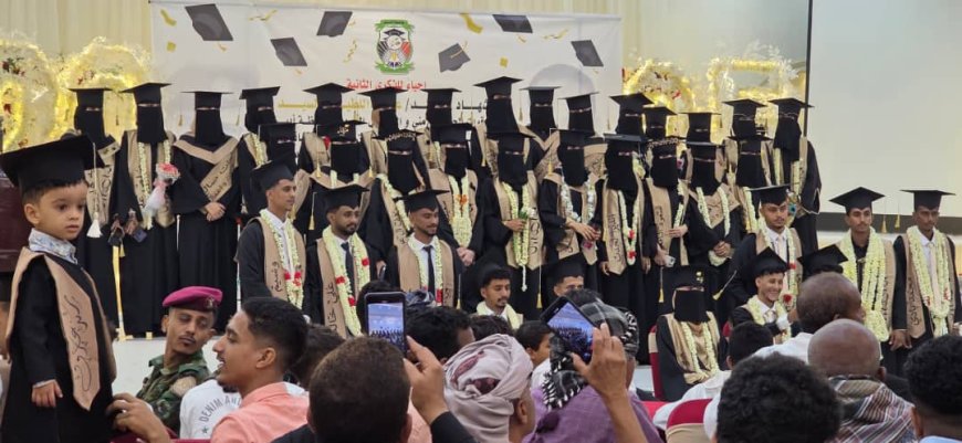 بدعم الشاب "باقس".. الاحتفاء بتخرج دفعة الشهيد القائد عبداللطيف السيد من جامعة أبين
