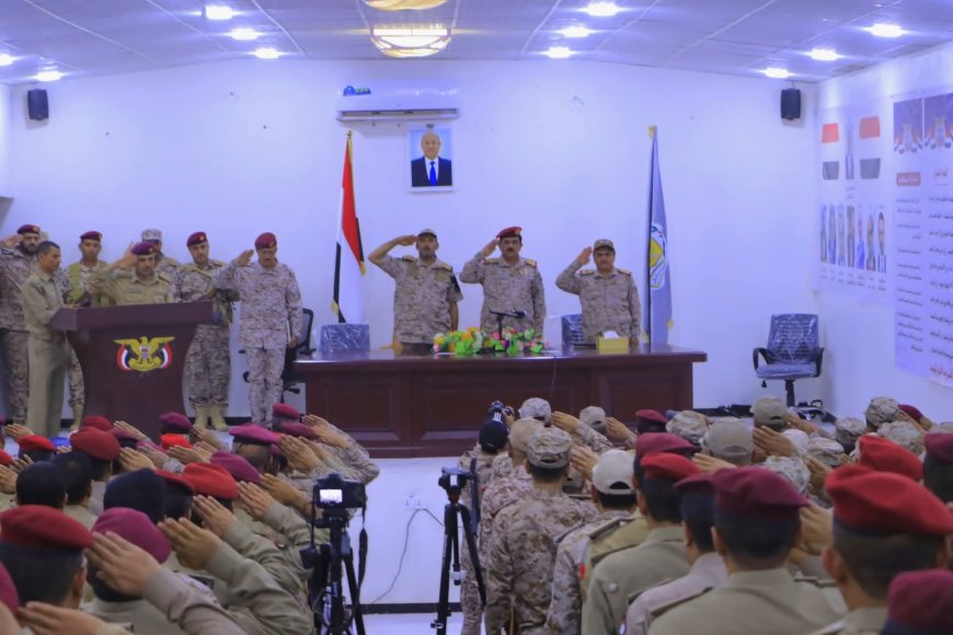 وزير الدفاع يجتمع برئاسة الأركان والهيئات والدوائر والدورة 17 قيادة وأركان