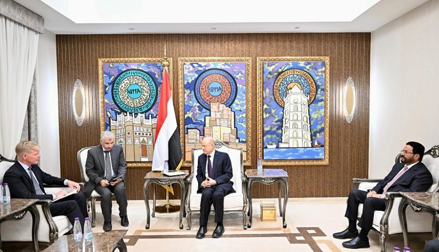 الرئيس العليمي يؤكد اهمية تفكيك البنية العنصرية والعسكرية للمليشيات كسبيل لتحقيق السلام المستدام