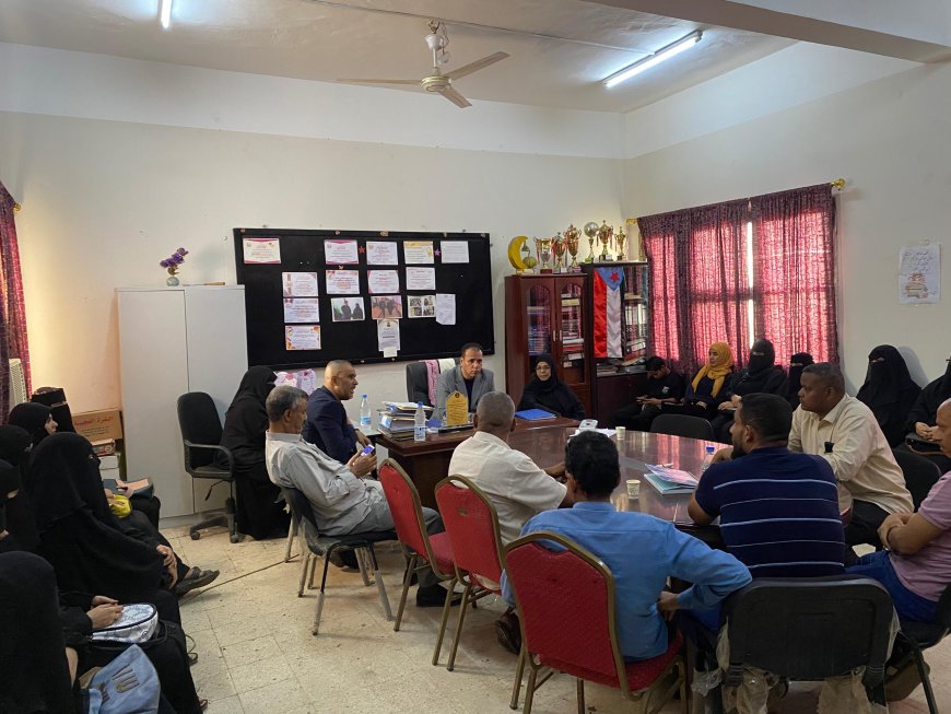 بتوجيهات من الوزير العكبري.. وكيل قطاع المناهج الشوذبي يتفقد عملية حضور المعلمين بثانوية خليفة بعدن استعدادًا لانطلاق العام الدراسي