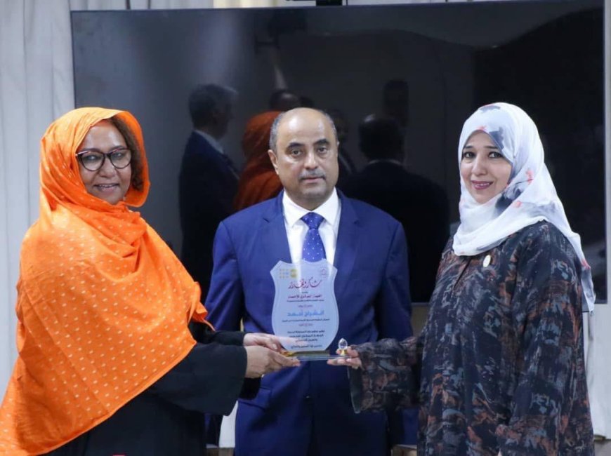 على هامش الاحتفال باليوم الوطني للسكان وبحضور رئيس الوزراء.. الجهاز المركزي للإحصاء يكرّم الممثل المقيم لصندوق الأمم المتحدة للسكان بانتهاء فترة عملها
