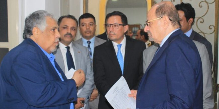 وزير الخارجية يعود إلى عدن بعد مشاركته في أعمال الدورة الاستثنائية لمجلس وزراء خارجية