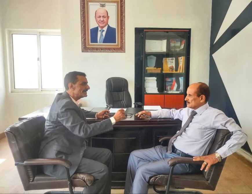 تعز.. المشمر والقليعة يناقشان آلية ضبط أسعار الخبز وإلزام الأفران بالبيع بالميزان