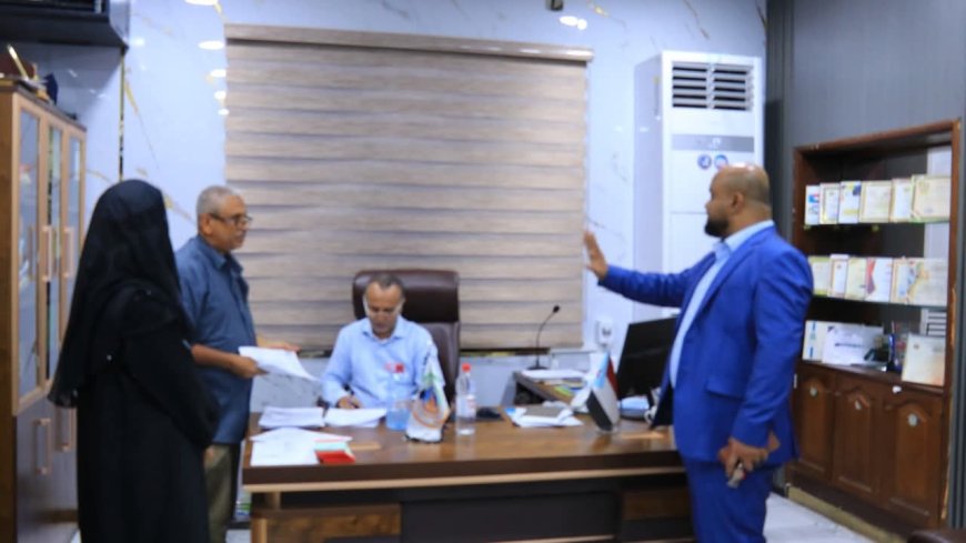 رئيس اللجنة القضائية بعدن ينفذ نزولاً ميدانياً للتأكد من التزام المدارس الخاصة بخفض الرسوم الدراسية