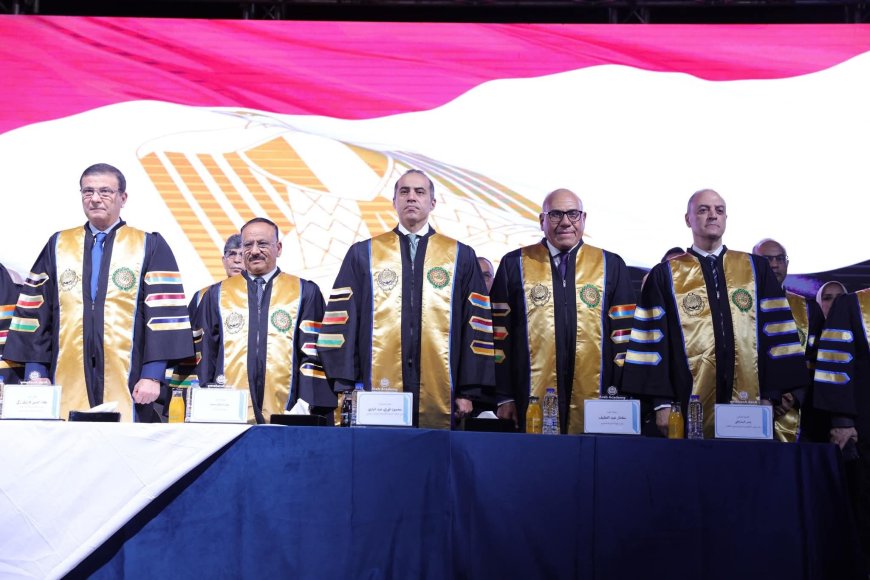 وزير النقل يشارك في حفل تخرج دفعة جديدة من طلبة البكالوريوس بالأكاديمية العربية بفرع العلمين