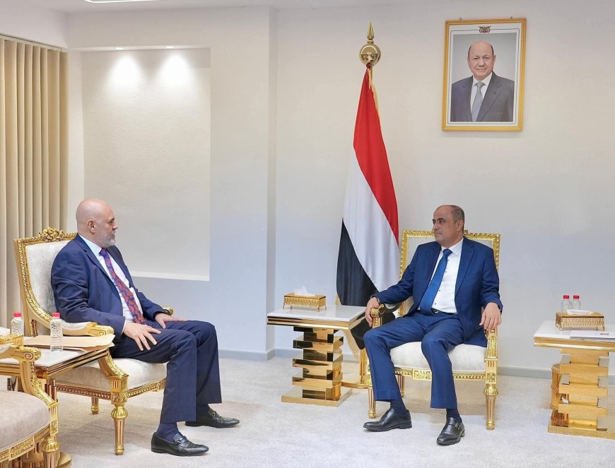 رئيس الوزراء يوجه قيادة محافظة تعز بانتهاج رؤية غير تقليدية لمعالجة التحديات وضبط تحصيل الإيرادات