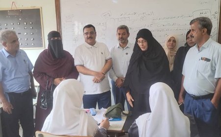 مدير عام المنصورة يشيد بمستوى إقبال الطلبة وإنتظام المعلمين في أول أيام العام الدراسي الجديد