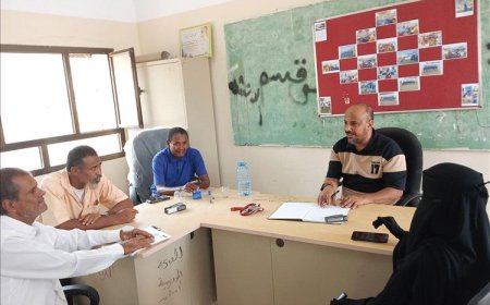 الكتبي يناقش خطط وبرامج قسم الأنشطة في إدارة التربية والتعليم بدار سعد