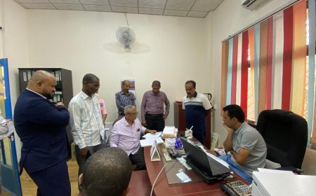 مدير عام خورمكسر ورئيس اللجنة القضائية ينفذان نزولًا ميدانيًا إلى مدارس المديرية للتأكد من التزامها بقرار تخفيض الرسوم الدراسية