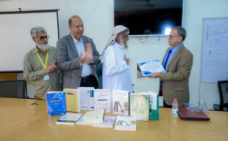 جامعة عدن تكرم الدكتور فضل اليماني وتمنحه شهادة تقديرية