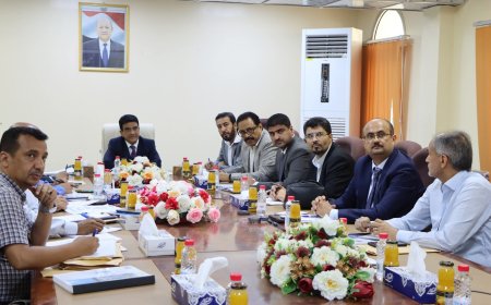 مجلس إدارة المؤسسة اليمنية للنفط والغاز يقر استكمال إعداد الموازنة العامة ويشدد على استقرار الأسواق المحلية بالمشتقات النفطية والغازية