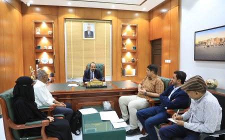 محافظ حضرموت يطلع على خطط مؤسسة دوعن العمارة الطينية لترميم معالم أثرية بالمحافظة