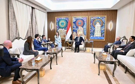 رئيس مجلس القيادة يؤكد الشراكة الوثيقة مع المجتمع الدولي في مكافحة الإرهاب