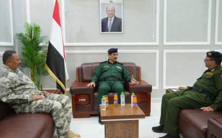 وزير الداخلية يشيد بجهود قطاع أمن الساحل الغربي في ضبط شحنات أسلحة وخلايا حوثية