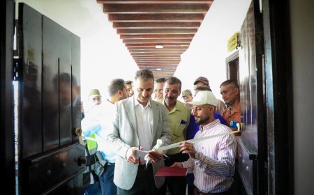 المحافظ لملس يفتتح قاعة الاجتماعات ويتفقد أعمال ترميم مبنى المجلس المحلي بصيرة 