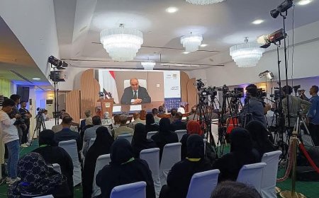 رئيس الوزراء يدعو أبناء حضرموت الى نبذ الخلافات والالتفاف حول مشروع جامع يعالج الاختلالات