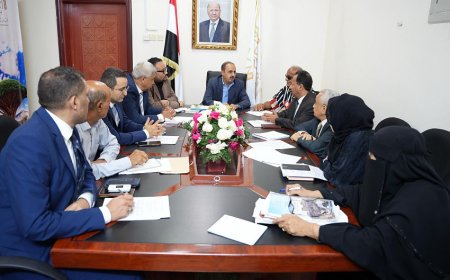 الإرياني يترأس اجتماعاً للجنة التصنيف السياحي بعدن ويقر النتائج النهائية للفنادق