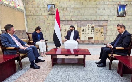 عضو مجلس القيادة المحرّمي يؤكد أهمية الدعم الأمريكي للإصلاحات الاقتصادية ومكافحة الإرهاب