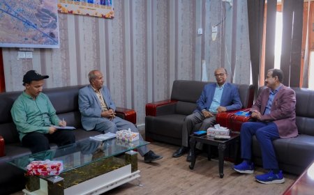 المحافظ بن الوزير يبحث مع رئيس هيئة موانئ البحر العربي سبل تعزيز التنسيق المشترك وتطوير العمل البحري