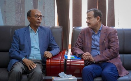 المحافظ بن الوزير يبحث مع رئيس هيئة موانئ البحر العربي سبل تعزيز التنسيق المشترك وتطوير العمل البحري