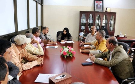 اجتماع بتعز يناقش آلية الرقابة على ضبط اسعار الأدوية في الصيدليات ومراقبة سوق الدواء