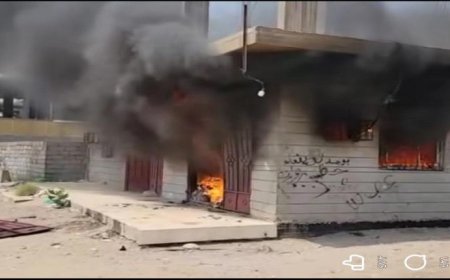 بالصورة.. حريق يلتهم منزل صحفي في عدن