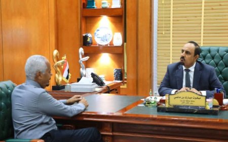 محافظ حضرموت يلتقي بخبير الطاقة والنفط والغاز المهندس عمر الحيقي