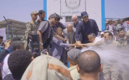 تعز.الخلية الإنسانية تفتتح مشروعي مياه يخدمان عشرات الآلاف فيها.