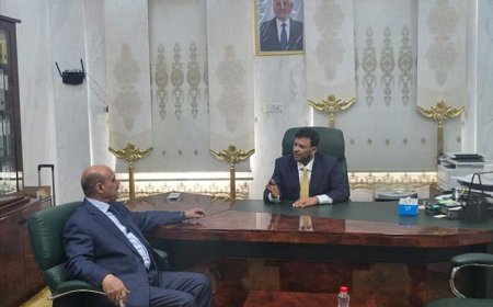 العليمي يؤكد دعم مجلس القيادة الرئاسي للبنك المركزي اليمني